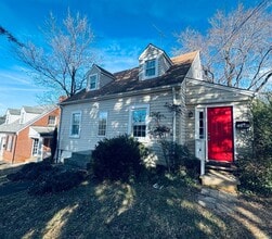 Building Photo - 1104 Toledo Ave