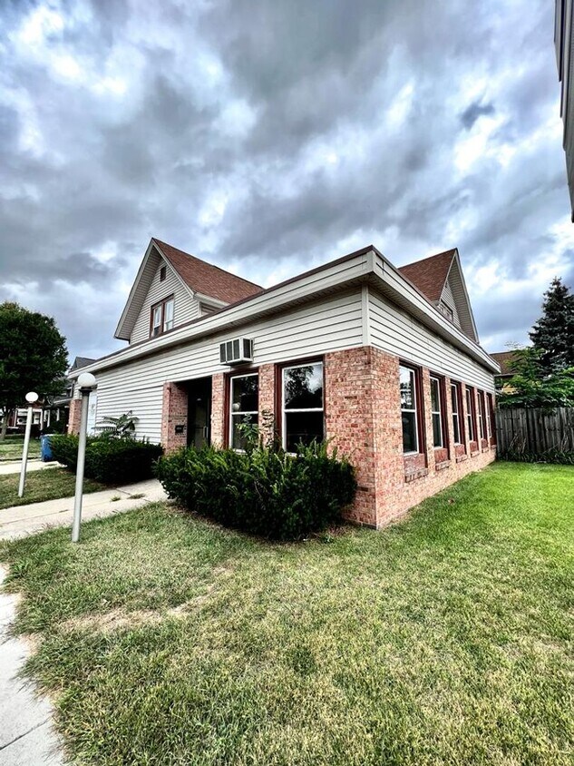 402 Mishawaka Ave Apartment for Rent in Mishawaka, IN