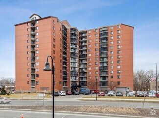 Building Photo - 6500 Woodlake Dr