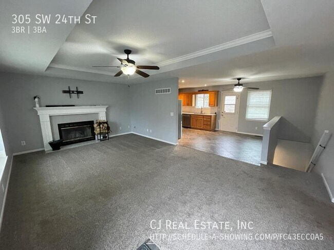 Building Photo - 305 SW 24th St