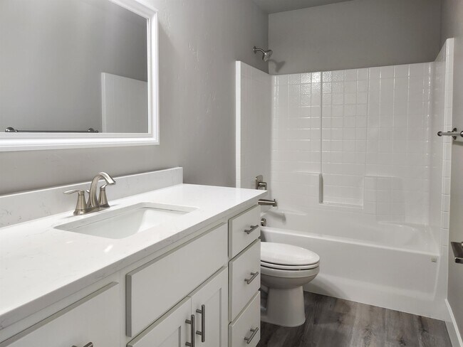 Building Photo - 406 S 11th St