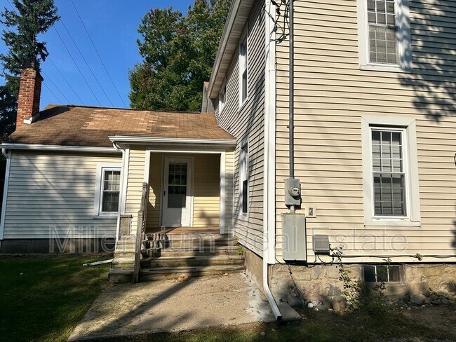 Building Photo - 709 Dryden Rd