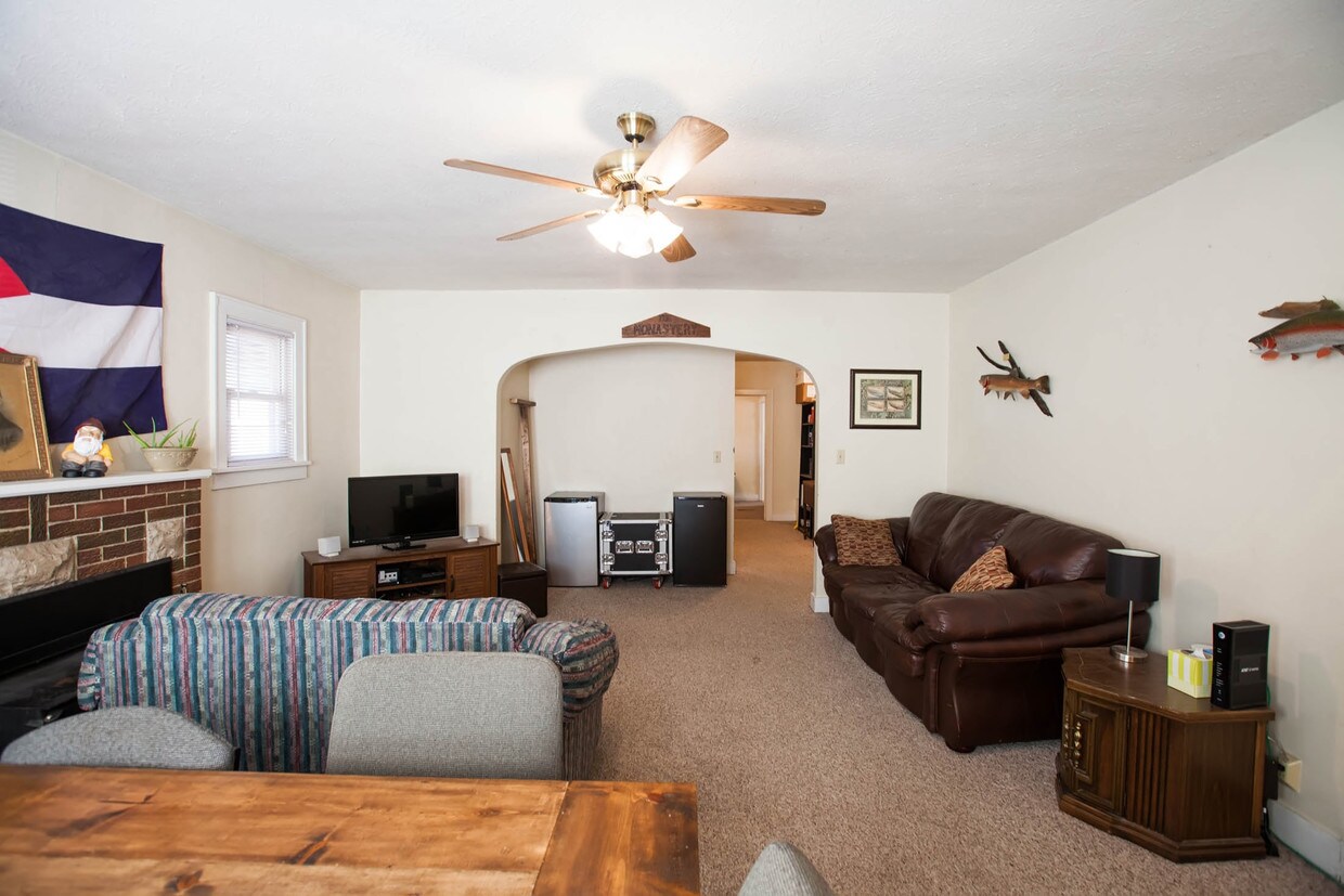 Living Room - 1530 Houston St