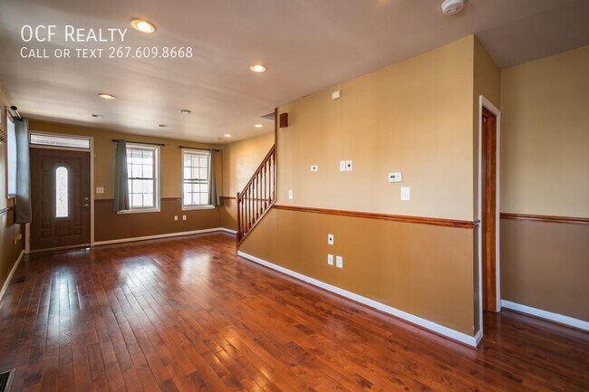 Building Photo - Four Bed University City Home