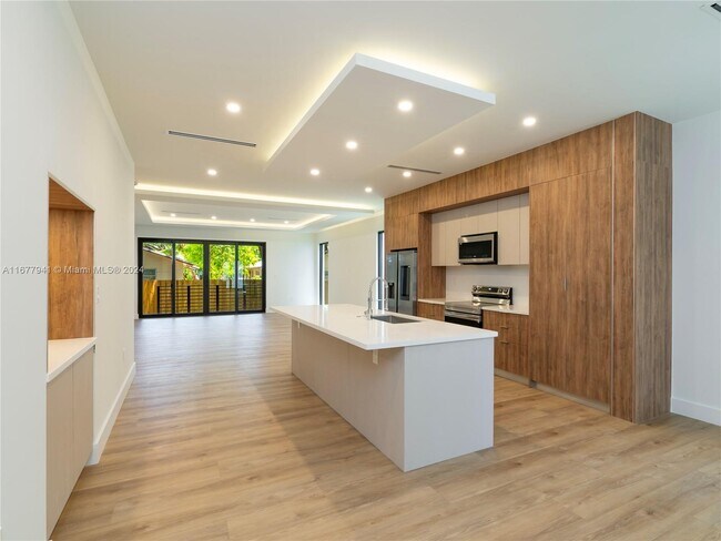 Building Photo - 841 SW 29th St