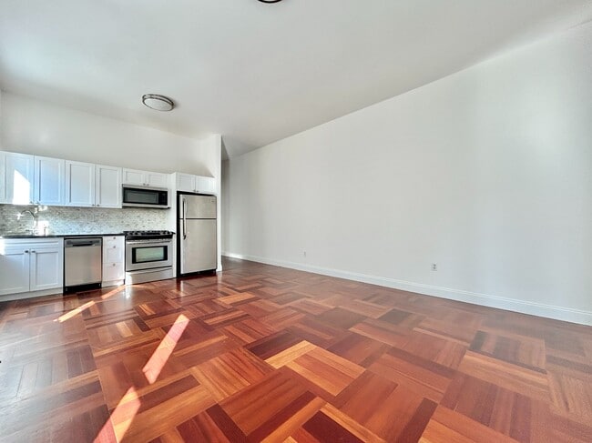Building Photo - 605 W 137th St