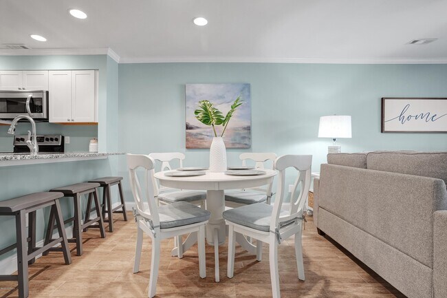 Room for a breakfast table AND barstools! - 1507 Military Cutoff Rd