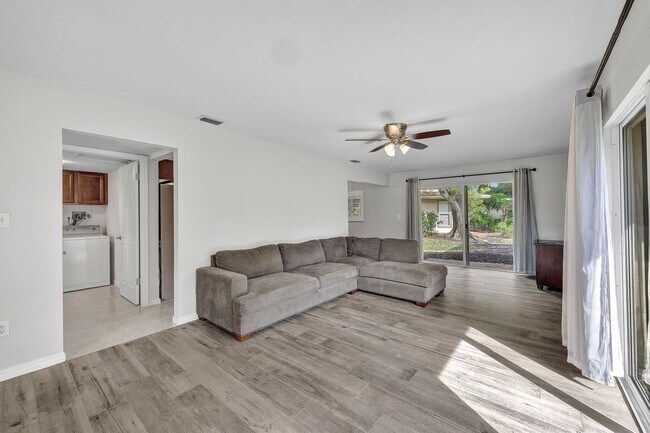 Foto del edificio - 4280 Island Cir