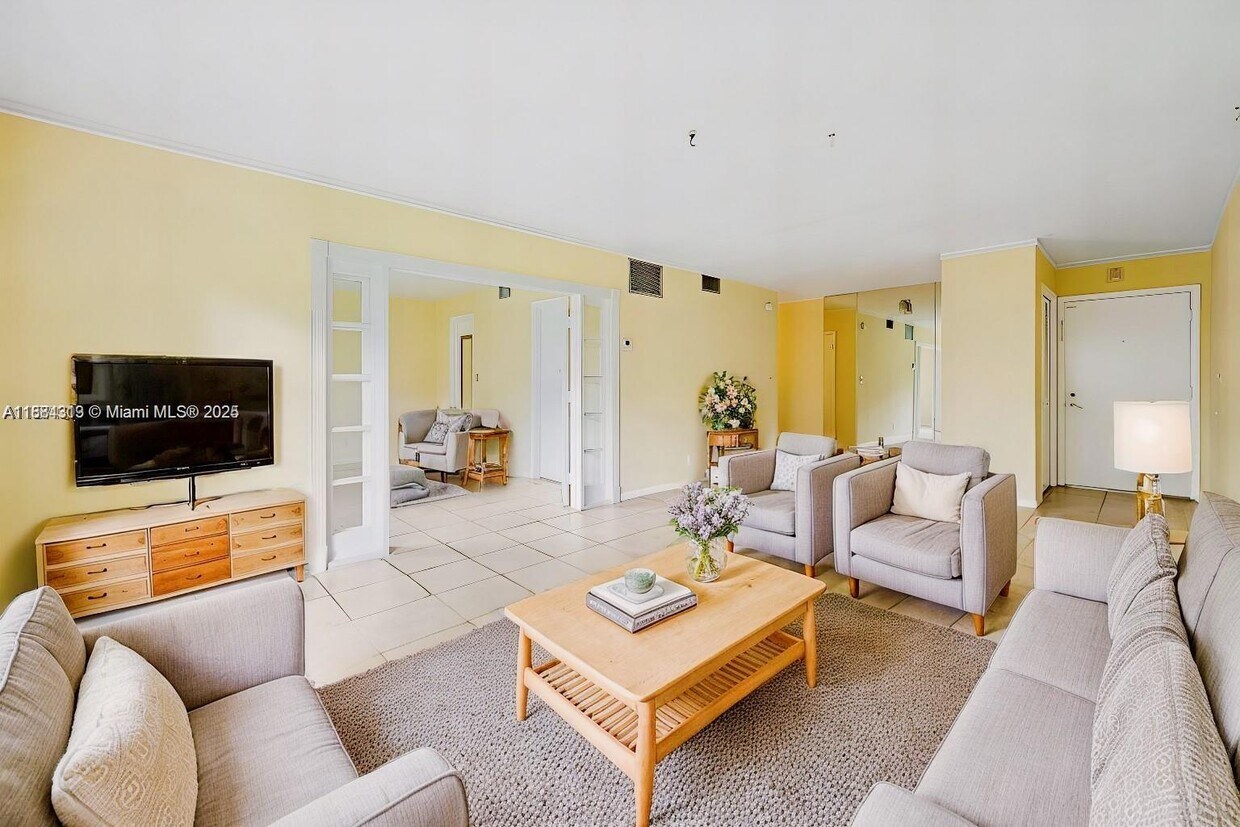 Foto principal - 124 NE 19th Ct