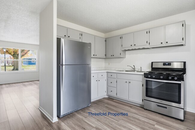 Foto del edificio - 1107 Larch Ln