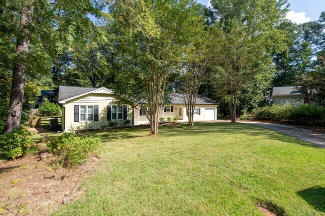 Building Photo - Spacious Oasis! Gorgeous 4 bedroom, 3 full...