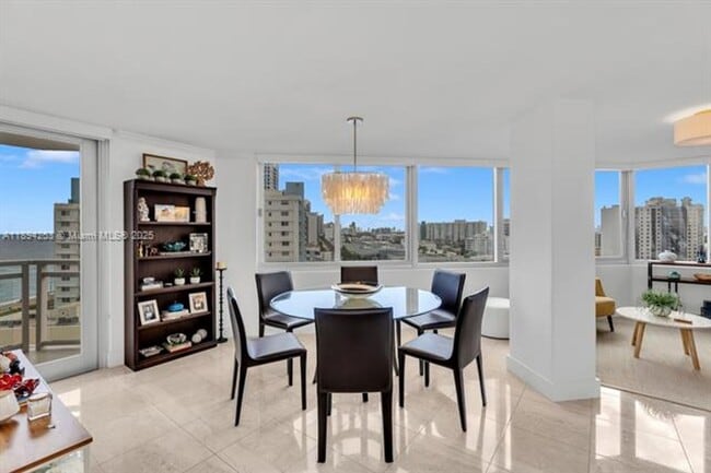 Foto del edificio - 7135 Collins Ave