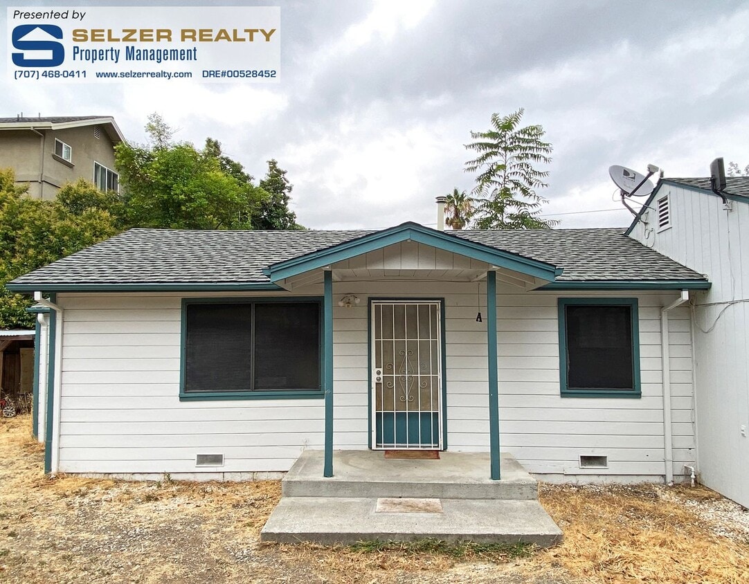Primary Photo - Cozy & conveniently located 1 bd. duplex!