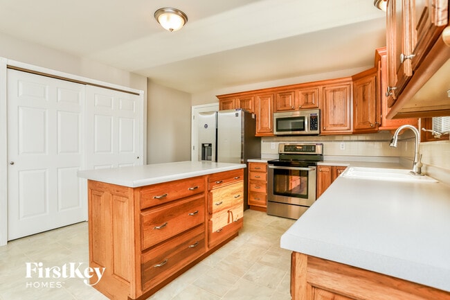 Building Photo - 3105 Hawk Dr