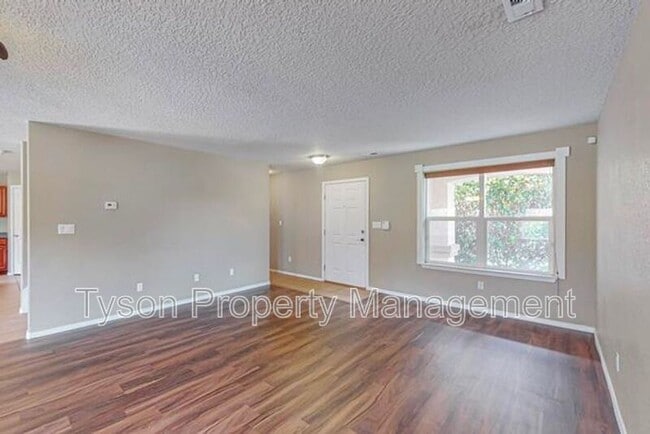 Foto del edificio - 10228 Nacimiento St NW