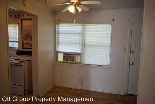 Building Photo - 3 br, 1.5 bath House - 702 Shady Lane