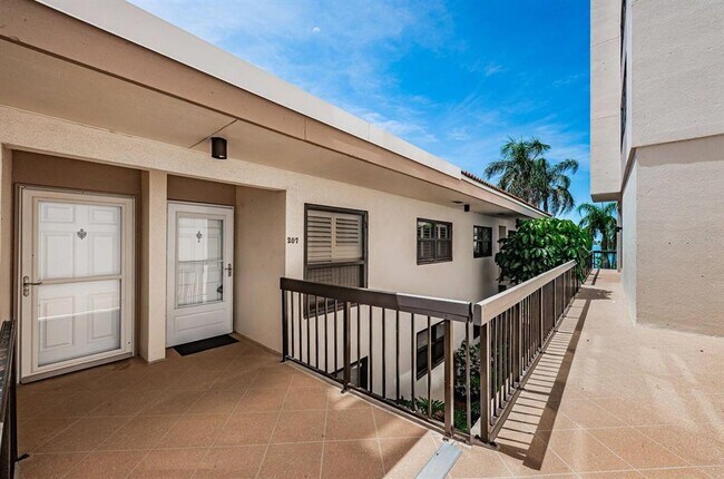 Foto del edificio - 6291 Bahia Del Mar Cir N