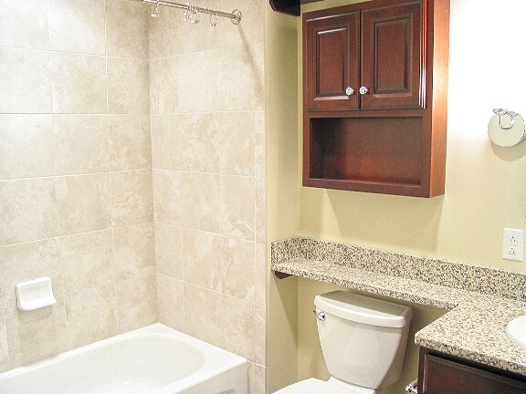 Building Photo - 494 Graeme St