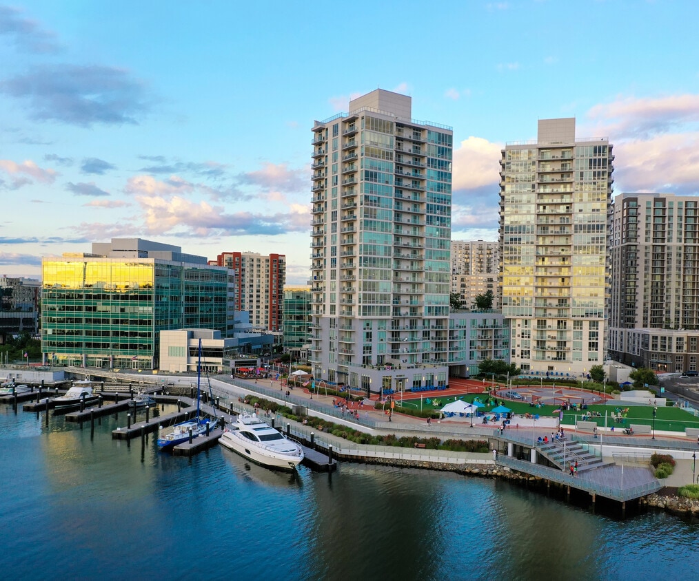 Beacon Harbor Point Apartments in Stamford, CT
