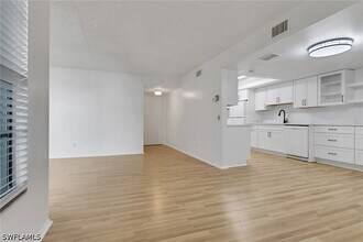 Building Photo - 3615 Boca Ciega Dr