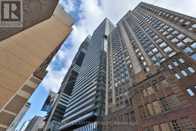 Building Photo - 15 Grenville St