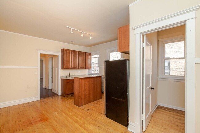 Building Photo - 3417 W Fullerton Ave