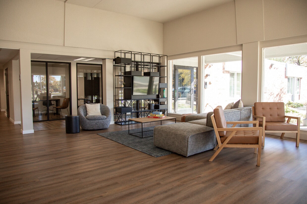 Foto principal - Furnished Apartments with flexible lease terms and unbeatable building amenities.