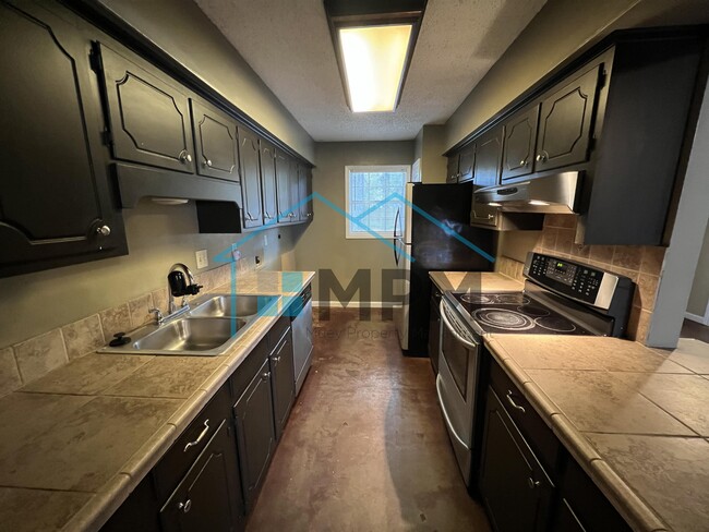 Building Photo - 321 Cedarbrook Dr