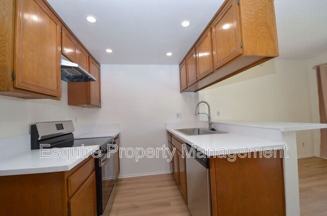 Building Photo - 443 Chapala Dr