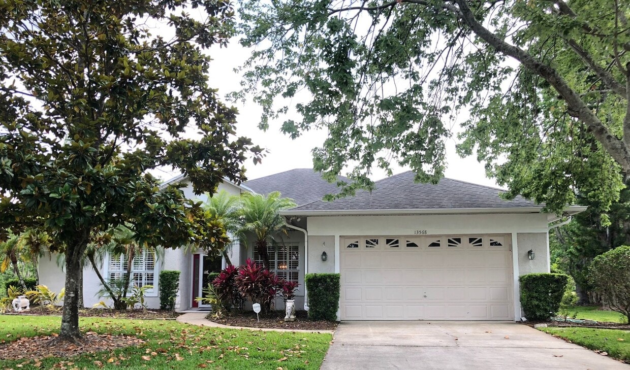 Beautiful Home with Water View in Eastwood! - Beautiful Home with Water View in Eastwood!