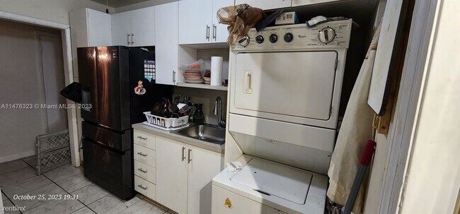 Building Photo - 3 br, 2 bath House - 1225 Marseille Dr Apt 14