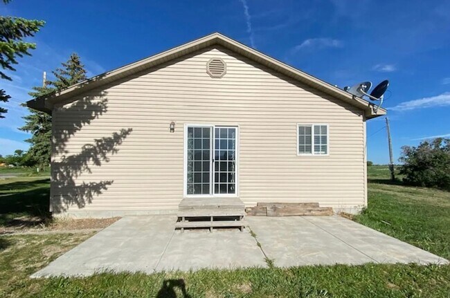 Foto del edificio - Single Family 2-Bed, 1-Bath country home o...
