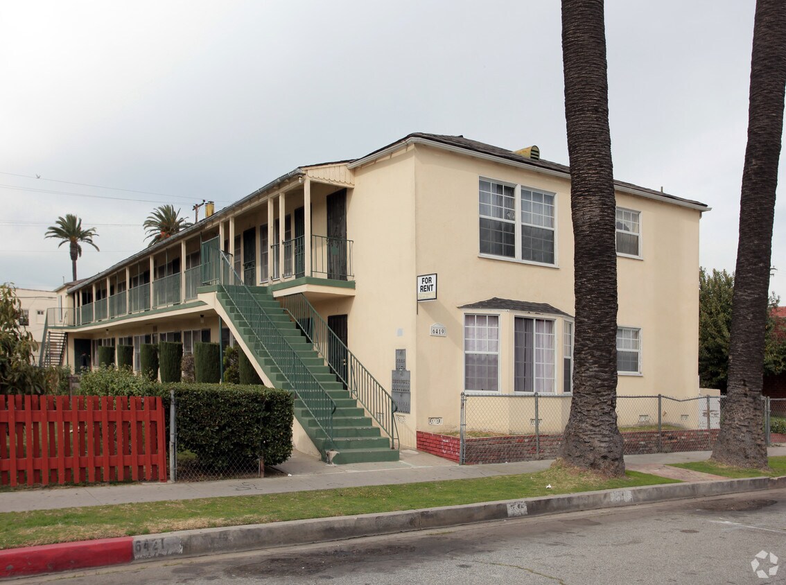Foto principal - 6419 Templeton St