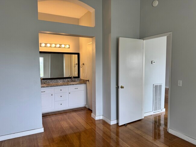 Building Photo - 30902 Club House Dr
