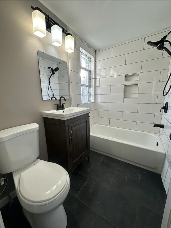 Building Photo - 1613 E State St