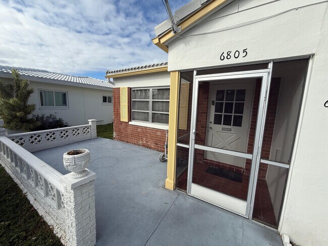 Foto del edificio - 6805 NW 75th Dr