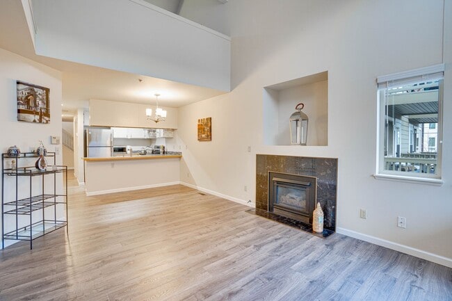 Foto del edificio - Natural Light Filled 2bd/2bth Loft Condo in Crown Hill, $2,550/mo.