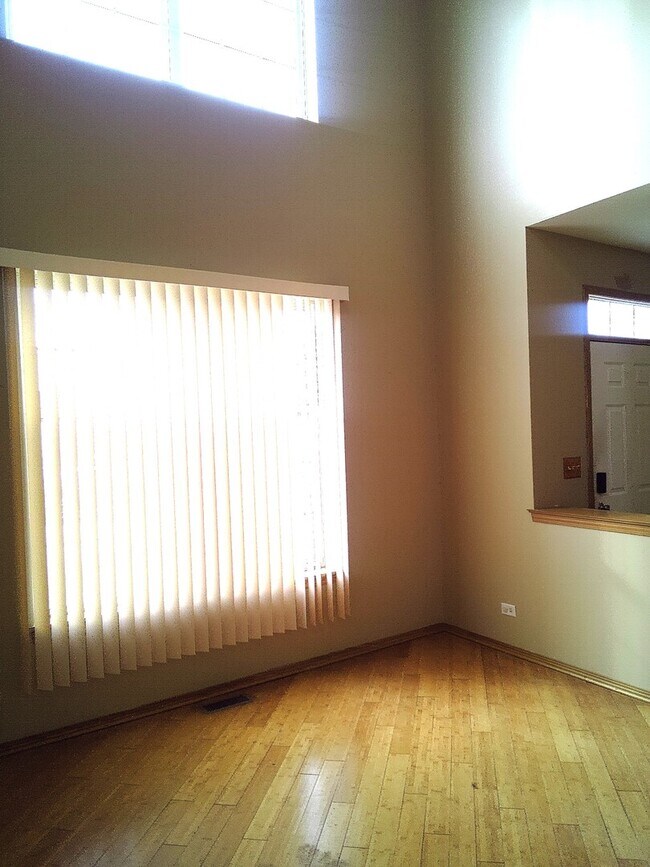 Foto del edificio - 3230 Holden Cir