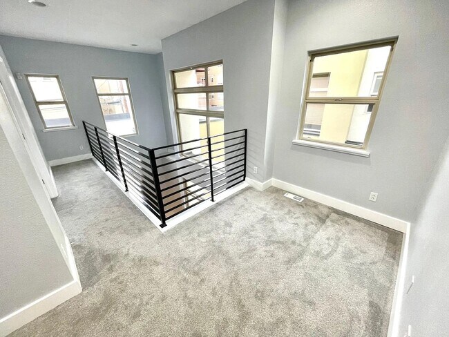 Second floor hallway with space for office - 1874 Vine St