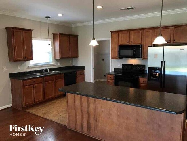 Building Photo - 105 Holland Cir