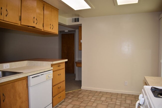 Building Photo - 3794 Circle Dr