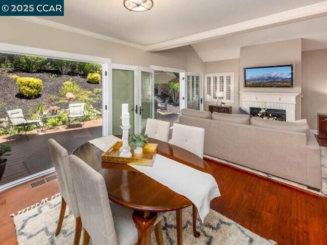 Foto del edificio - 3666 Silver Oak Pl