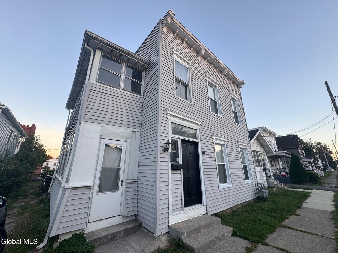 Primary Photo - 577 6th Ave