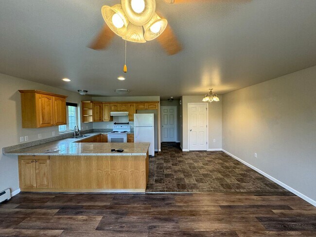 Foto del edificio - 8064 W Donna Marie Ln