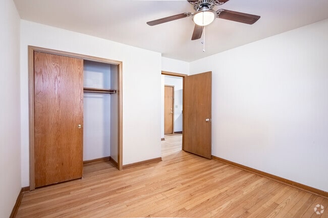 1BR, 1BA - 475SF - Chalet Gardens Apartments