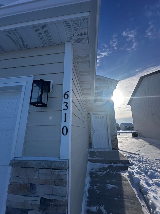 Foto del edificio - 6310 83rd Ave S