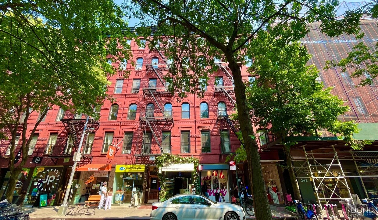 Primary Photo - 246 Mott St
