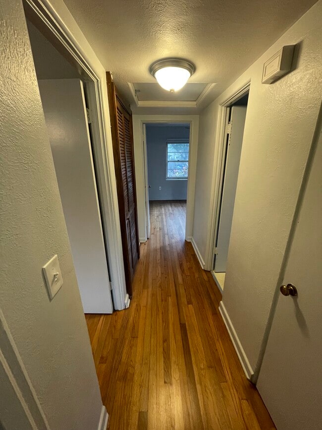 Building Photo - 716 S Mills Ave