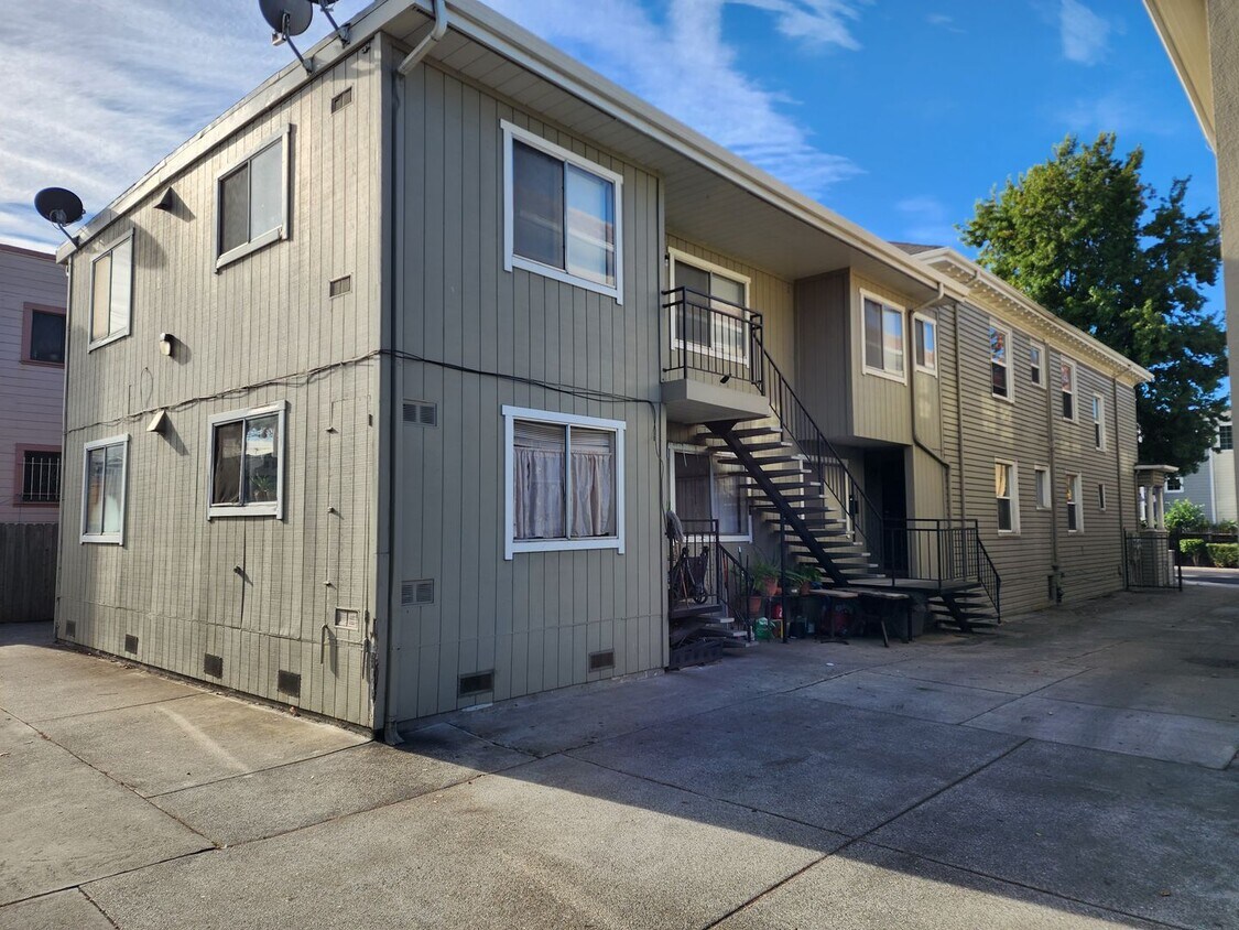 Primary Photo - 436 East 15th