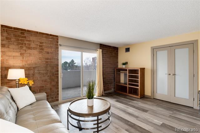 Foto del edificio - 2880 S Locust St